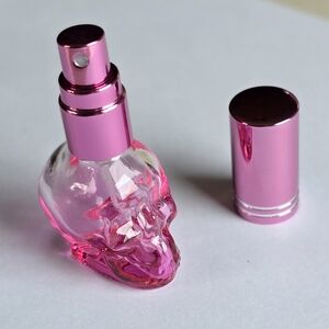 💀 Pink Skull Spritzer Bottle